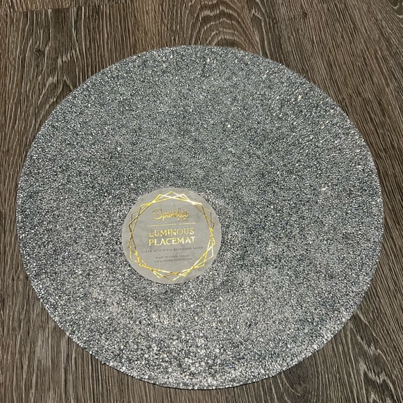 Sparkles Home luminous placemats silver color (new) sold in a set of 2 - Picture 3 of 3